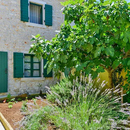 Vikendica Borgo Erizzo *
